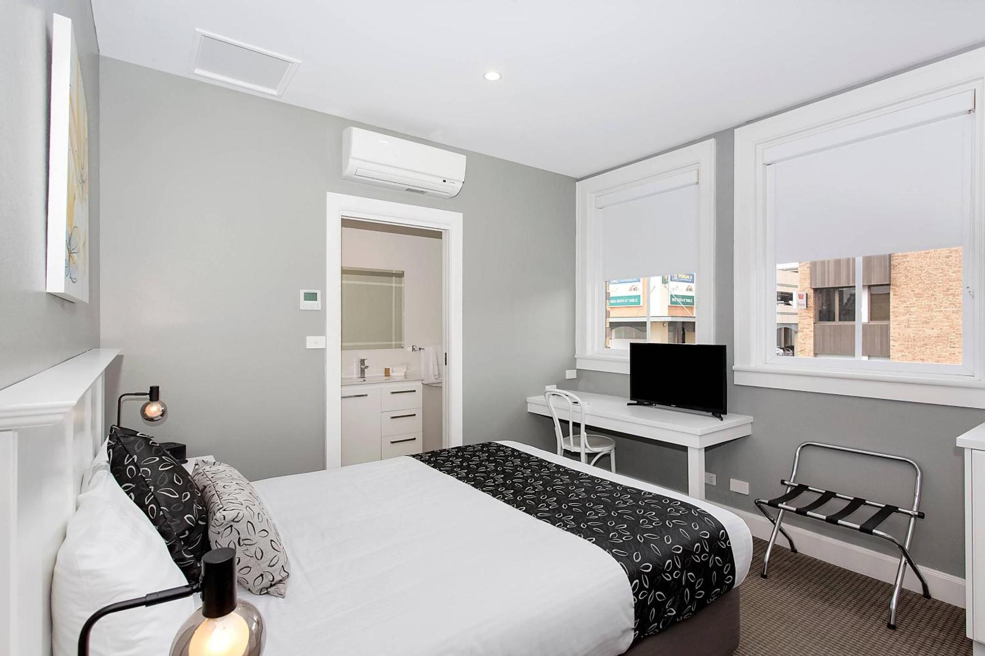 Deluxe Queen Room